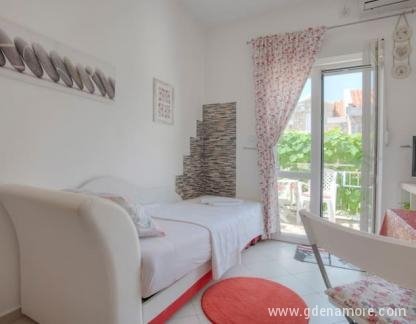 Appartamenti DAČO, , alloggi privati a Sveti Stefan, Montenegro - 0bdb37a7-9367-4b2f-94fd-d2d3ede74178