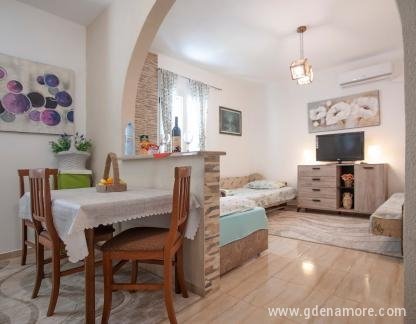 Leiligheter DAČO, , privat innkvartering i sted Sveti Stefan, Montenegro - 7cf8b60a-a9a4-4f92-99fd-885c2081675f